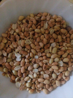A picture of Roasted groundnuts.