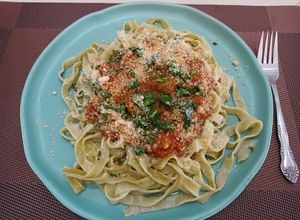 Una foto de Fettuccine de espinacas a la Machaca Sonora