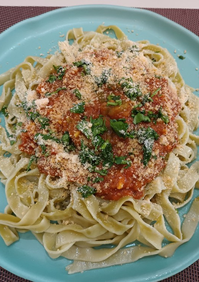 Una foto de Fettuccine de espinacas a la Machaca Sonora