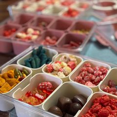 A picture of Valentine day snackle box.