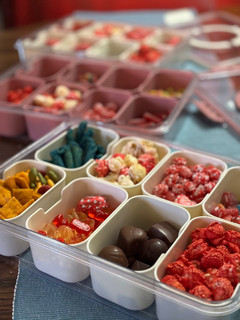 A picture of Valentine day snackle box.