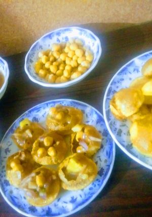A picture of Gol Gappy.