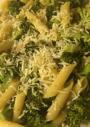 A picture of Penne con Broccoli / Pasta With Broccoli.