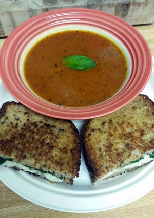 A picture of Roasted Tomato Basil Soup.