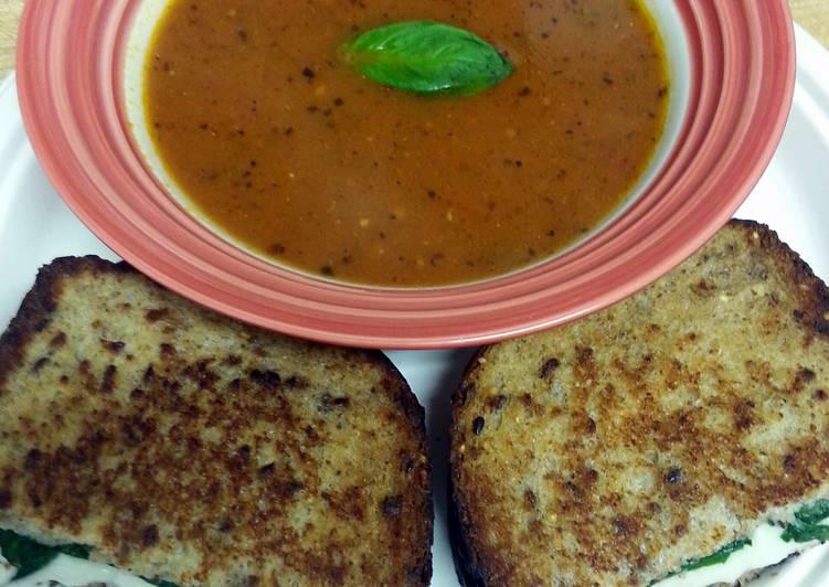 The BEST of Roasted Tomato Basil Soup