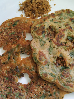 முருங்கைக் கீரை அடை (murungai keerai adai recipe in tamil) செய்முறை முக்கிய புகைப்படம்