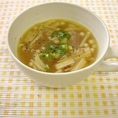 A picture of Simple Enoki Mushroom Soup.