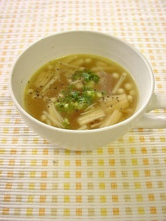 A picture of Simple Enoki Mushroom Soup.