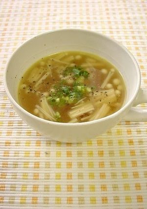 A picture of Simple Enoki Mushroom Soup.