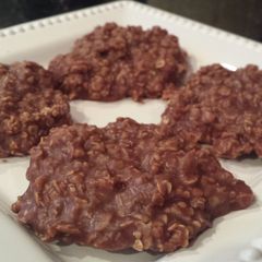 A picture of No bake cookies.