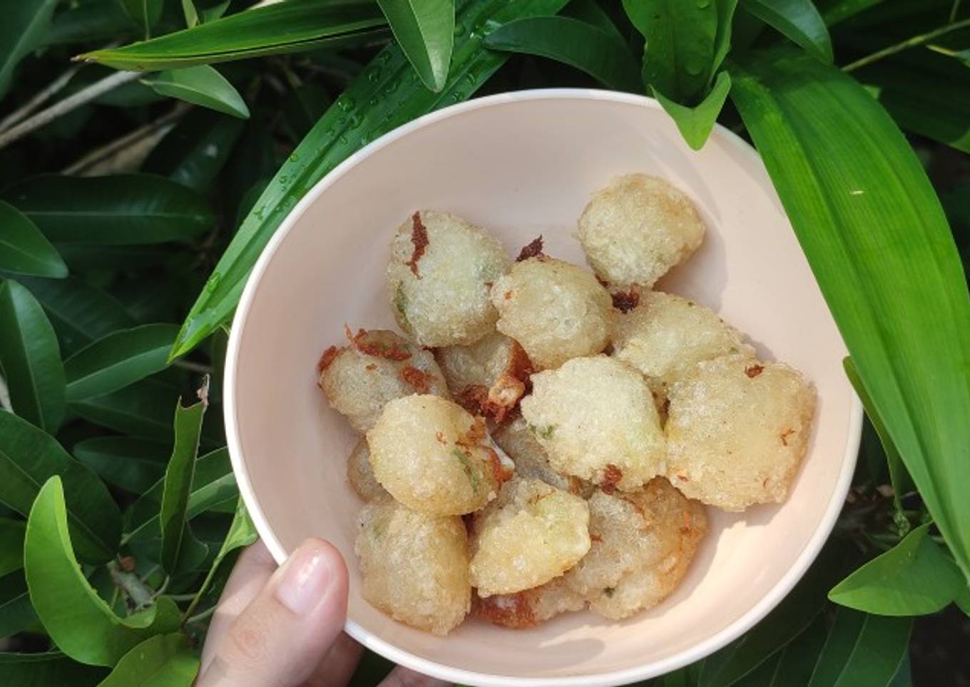 Cireng salju isi mozarella