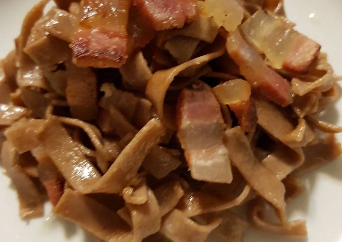 Modo semplice a Fai Veloce Fettuccine di castagne pecorino e pancetta