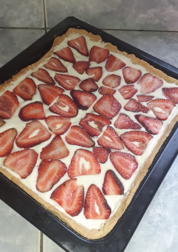Una foto de Tarta de frutillas y crema