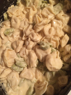 A picture of Garlic Alfredo Tortellini.