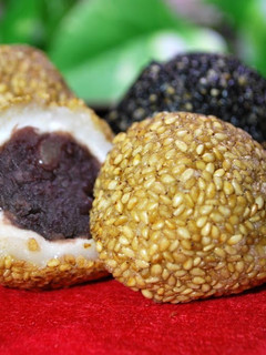 A picture of Easy and Simple Chinese Sesame Balls.