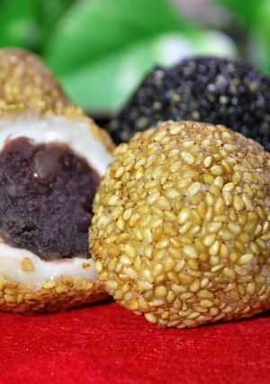 A picture of Easy and Simple Chinese Sesame Balls.