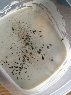 A picture of low calorie Ranch dressing.