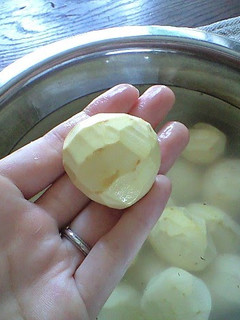 A picture of Cleanly Peeled Chestnuts.