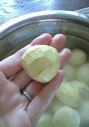 A picture of Cleanly Peeled Chestnuts.