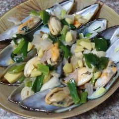 White wine mussels 白酒煮青口 A picture of White wine mussels 白酒煮青口.