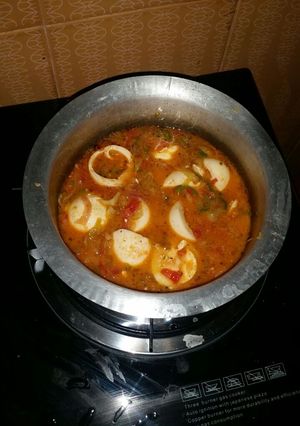 A picture of Egg curry.