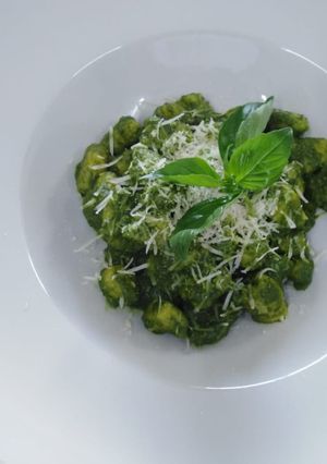 Una foto de Ñoquis al pesto
