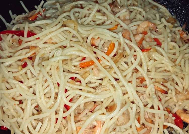 Cara Gampang Membuat Spaghetti aglio olio with shrimp, Enak