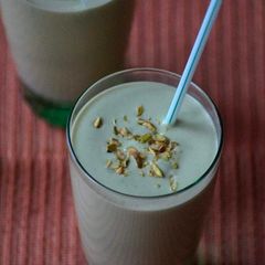 A picture of Apple milk shake.