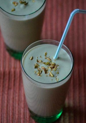A picture of Apple milk shake.