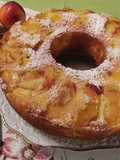 Torta con le noci pesche nell'impasto