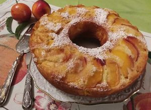 Foto di Torta con le noci pesche nell'impasto