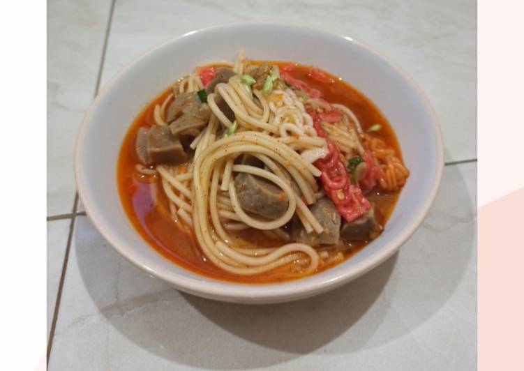 Seblak Spaghetti Kuah Pedas