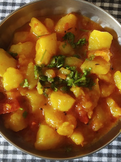 બટાકા નું શાક (Bataka Shak Recipe In Gujarati) રેસીપી મુખ્ય ફોટો