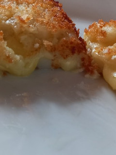 Una foto de Estilo buñuelos de papa rellenos de queso muzzarella
