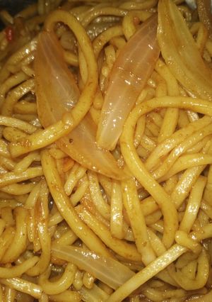 A picture of Spicy Pyazi chowmein.