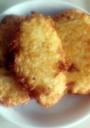 A picture of fried cassava patties (arepas de yucca).
