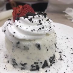 A picture of Oreo Ice Cream Cake.