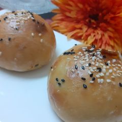 A picture of Paneer stuffed wheat buns.