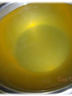 A picture of Golden Colored Basic Bonito Dashi.