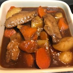 A picture of Chicken wing, potatoes and carrots with oyster sauce.