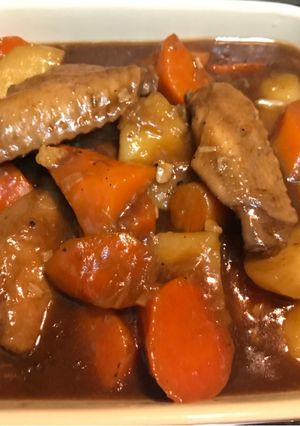 A picture of Chicken wing, potatoes and carrots with oyster sauce.