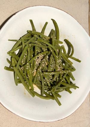Une photo de Salade de haricots verts tièdes au sésame