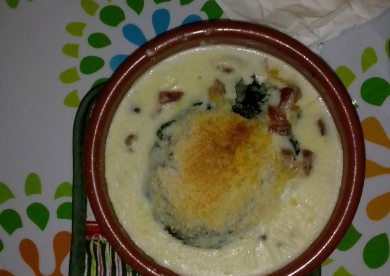 Espinacas a la crema con crujiente de jamón ibérico