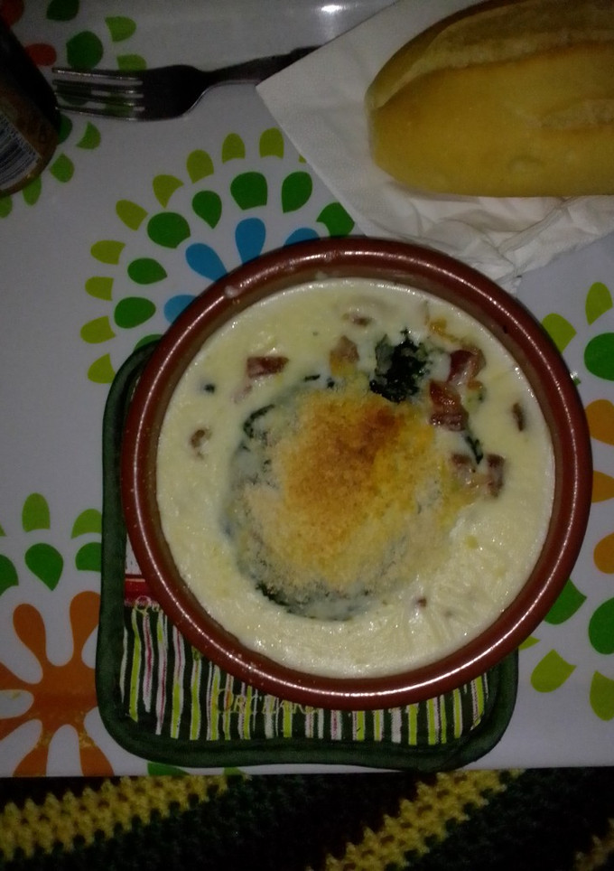 Una foto de Espinacas a la crema con crujiente de jamón ibérico