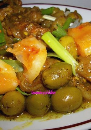 Une photo de POULET aux ÉPICES, OLIVES & POMME DE TERRE
