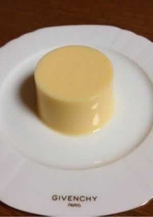 A picture of Egg Jello.