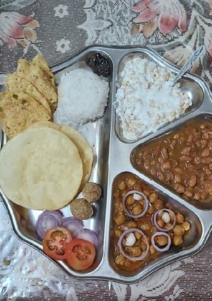 पंजाबी राजमा करी (Punjabi rajma curry recipe in Hindi) रेसिपी मुख्य फोटो