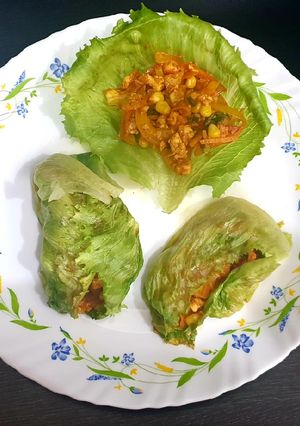 A picture of Spicy Cheese and Corn Lettuce Wrap.