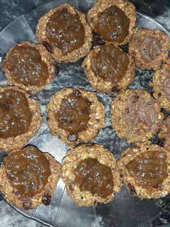 Una foto de Galletitas Pepas de avena y banana rellenas de higo y Nutella