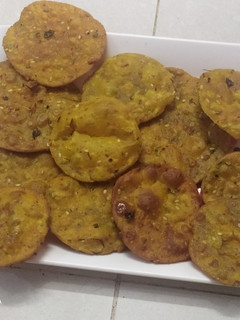 મસાલા પૂરી (Masala Poori Recipe In Gujarati) રેસીપી મુખ્ય ફોટો